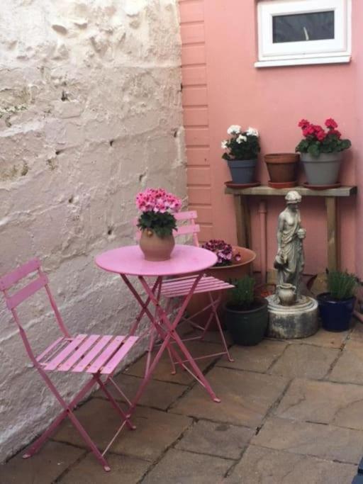 Modern Studio Apartment With Outstanding Views, Sleeps 2 Newlyn Eksteriør billede